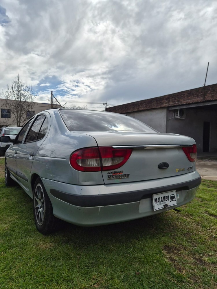 Renault Megane Tric  Expresion TD — foto 11